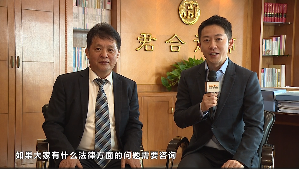 楼顶属于业主共同所有，开发商和业主能否私用？
